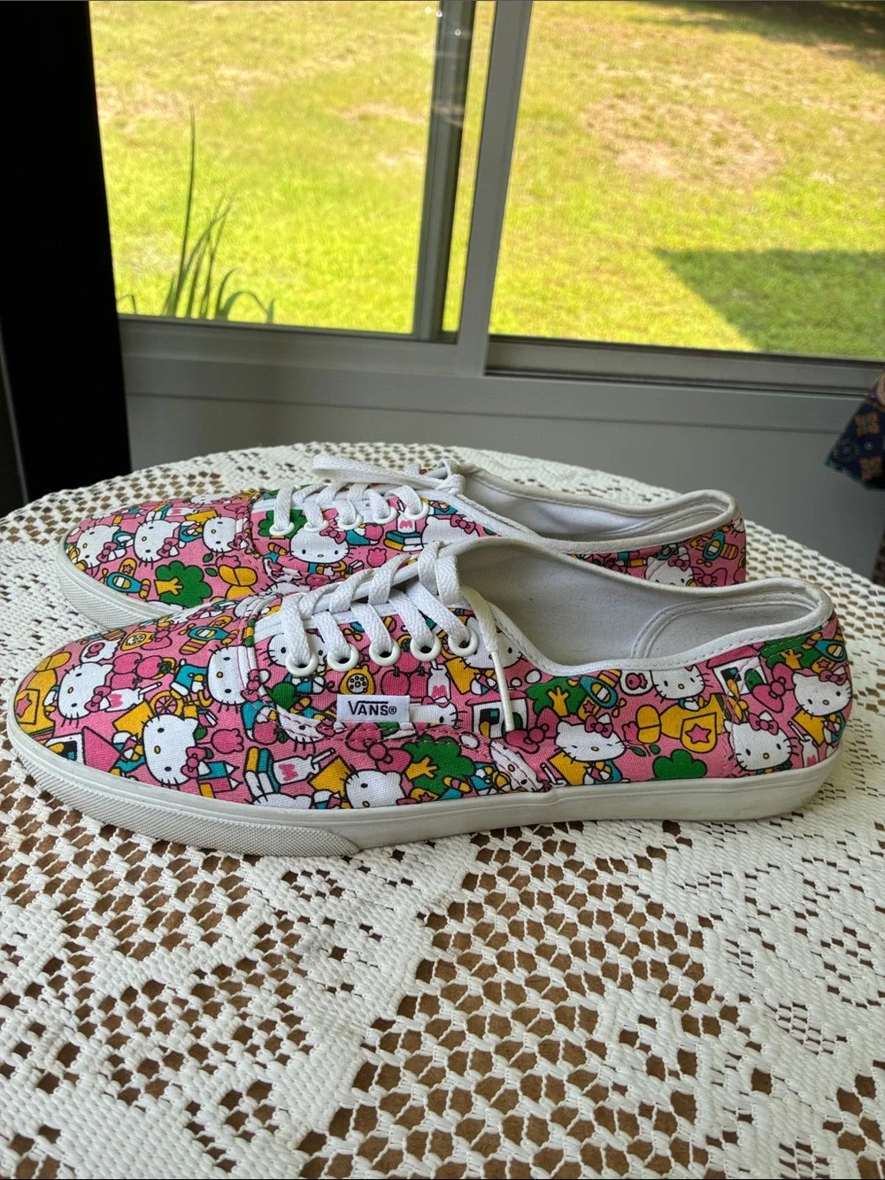 Vans x Hello Kitty Pink Patterned Low-Top Sneakers Women’s size 10